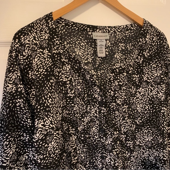 Catherines (Size 3X - 26/28W) Top with Pleating Detail and Buttons - Picture 2 of 7